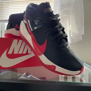 KD 13 BRED  - LIKE NEW Sz 9